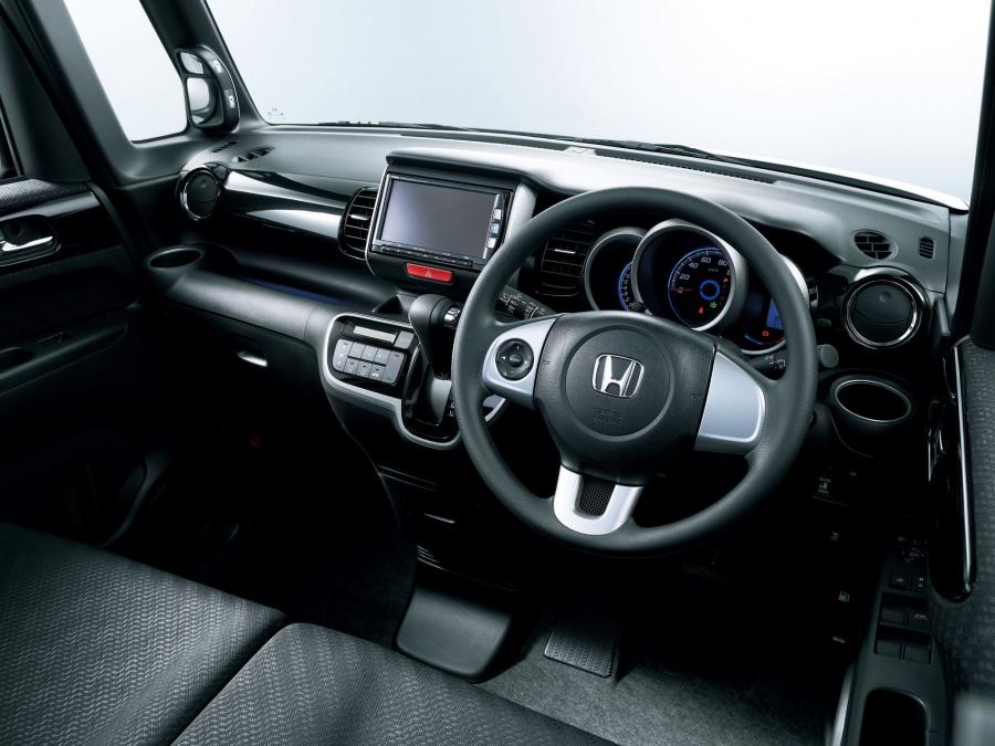  Honda N Box+ Custom G 2012 года  (фото 4 из 7)